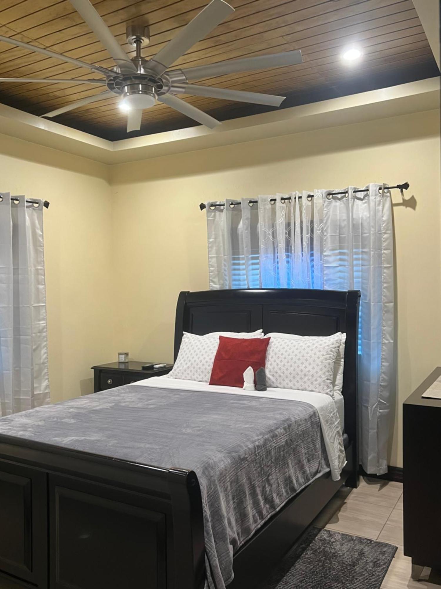 Kingston Oasis One Bedroom Экстерьер фото